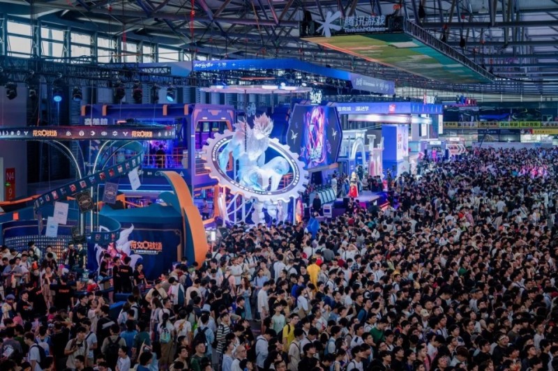 人潮涌入ChinaJoy：国产3A爆发、大厂新游火力全开、机器人足球惊艳全场